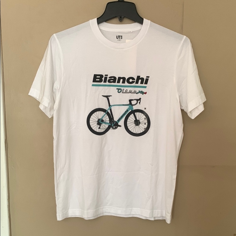 NWT Uniqlo White Short Sleeve Tees Casual Cycling Graphics M
